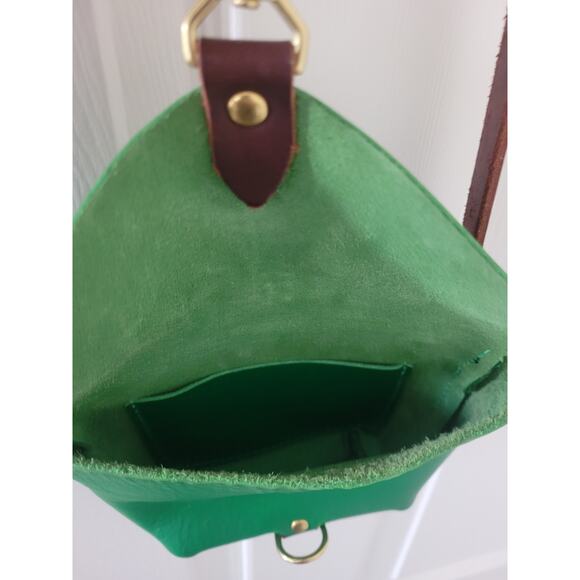 *** HOST PICK *** Glad & Young Kelly Green Fanny Pack Crossbody Leather Bag - Picture 5 of 5